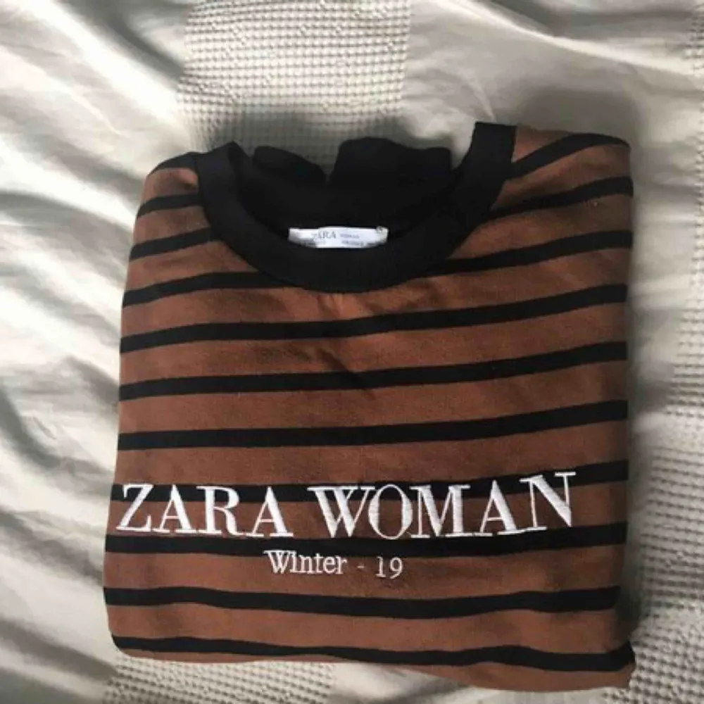 Oversized cropped Zara sweater . Hoodies.