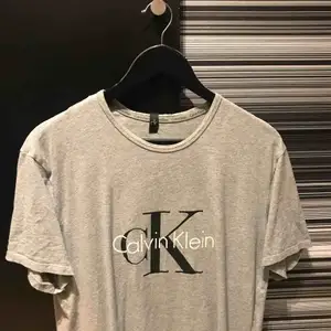 En Nice T-shirt från Calvin Klein. Frakt ingår i priset