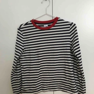  - Långärmad tröja i nyskick, 100% bomull 🍒