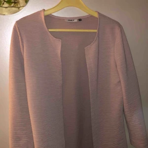  - En fin rosa kofta köpt från vero Moda med märket only! Fint skick
