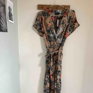  - Jumpsuit från Selected Femme, stl 38. Helt ny med lapp.