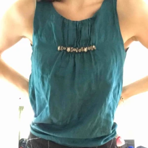  - Massimodutti topp i silke. köparen står för frakt, fraktpris är olika beronde på om du vill ha spårbar eller ej, skriv för info🌸🌸🌸