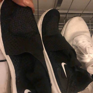  - Adidas skor, relativt nya