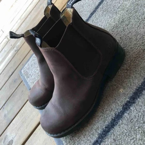  - Låga bruna Johnny bulls använda men i fint skick ✨