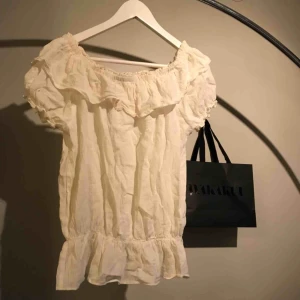  - Gullig topp ! Knappt använd.