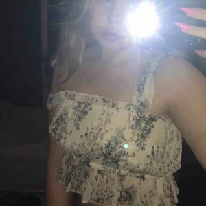  - Fin liten topp från Nelly. Använd en gång och frakten inräknat i priset💗