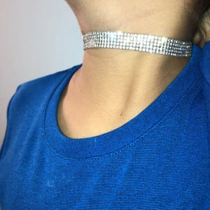 Halsband - Glittrig halsband✨ (Skriv för fler bilder, kunden står för frakten som summan varierar beroende på varans vikt) 