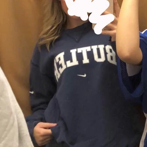 Nike butler - Intress koll för denna sweatshirt buda i kommentarerna budet är uppe i 300kr just nu