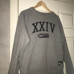 Vintage Nike kobe 🏀⛹🏿‍♂️ - Intressekol på min Nike X Kobe Bryant sweatshirt, är inte säker på om jag vill sälja, mycket bra skick å Budgivning startar på 300, buda minst 25kr högre✨