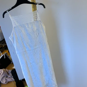 Fin klänning  - Fin klänning från gina i storlek 36. Sitter tajt och ganska figursytt