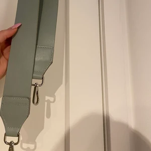 Väskband från Carin Wester - Väskband 💼 Använt 1 gång, från Carin Wester. Fint skick. 