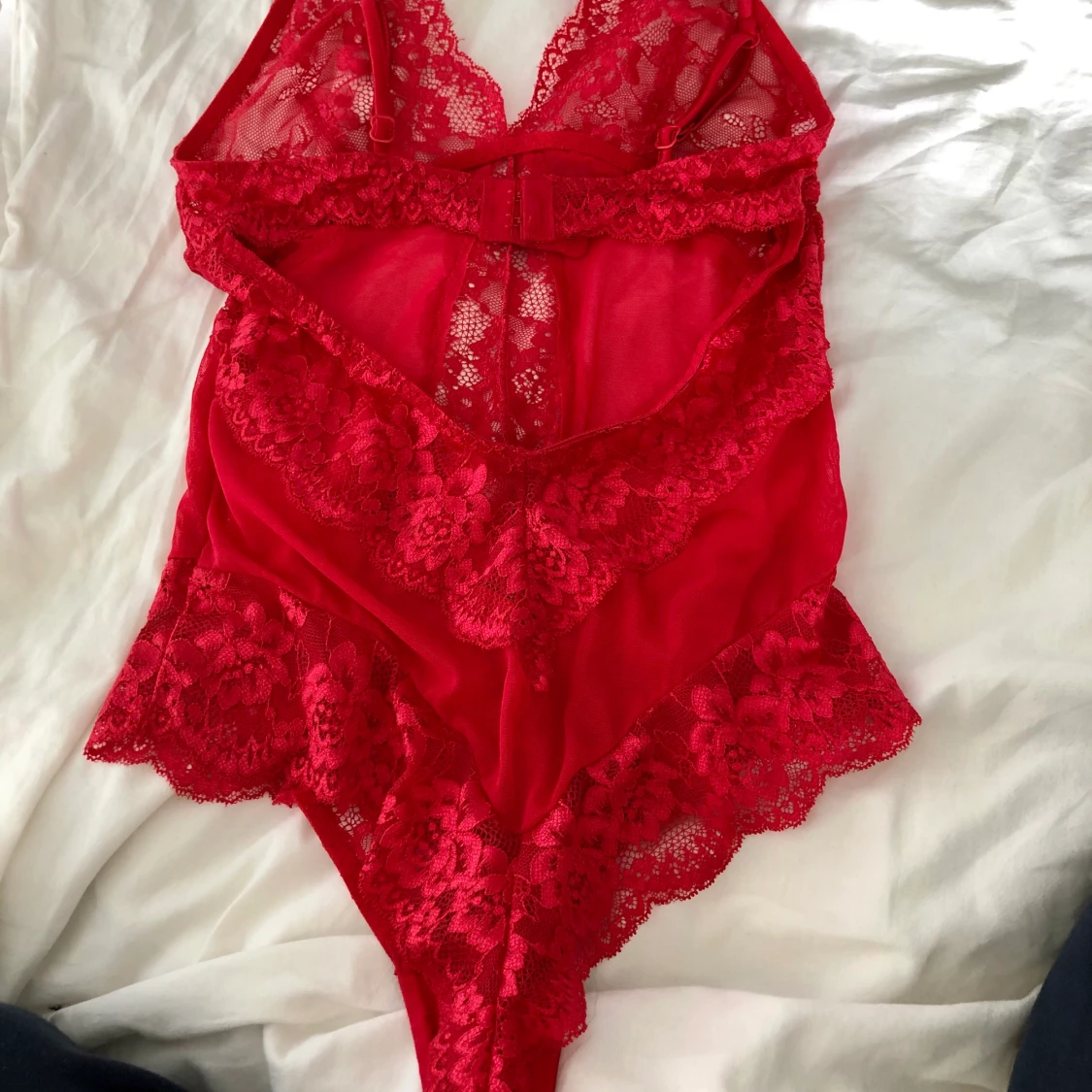 Röd spetsbody  - 91