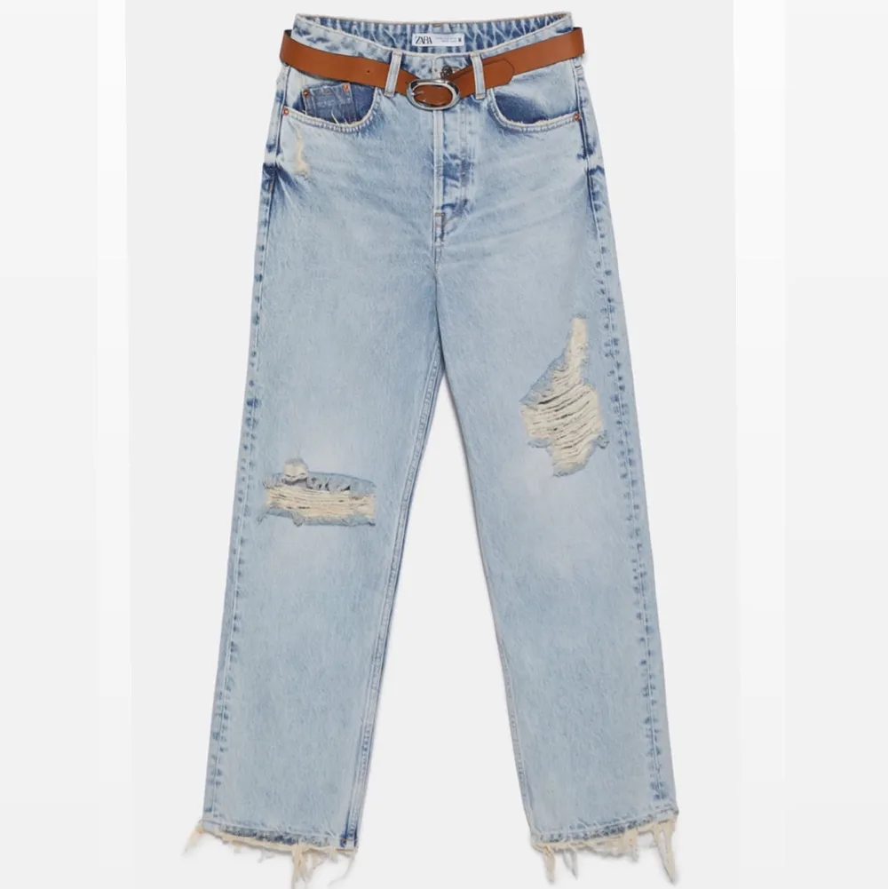 Jeans i storlek 38 från Zara. Oanvända och medföljer även bälte. . Jeans & Byxor.