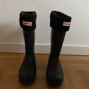 Hunter stövlar  - Superfina hunter stövlar i jättebra skick. Kan mötas upp i Stockholm eller fraktas.