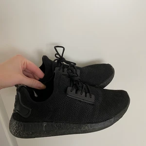 Adidas sneakers - Inte äkta, men jättefint skick, världens skönaste sko att ha på sig! Säljes då dem ej kommer till användning... storlek 38