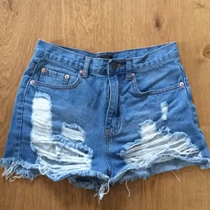  - Superfina shorts köpta i USA i våras. Aldrig använda. För små för mig nu. Liten i storleken. 
