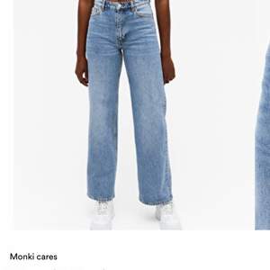 Säljer mina jeans ifrån monki💞 de är modellen Yoko mid blue, i storlek 24