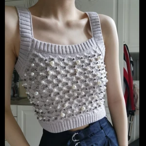 Zara stickad topp S - NEJ MEN HUR SÖT!  HELT NY ! ljusrosa/ nude färgad stickad topp med gulliga små pärlor!  skitsnygg att ha som den är eller med tex en T-shirt under 😍