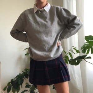 Rutig minikjol - Checkered minikjol från Holly Whyte by Lindex! Lite tjockare material så perfekt nu till hösten. 