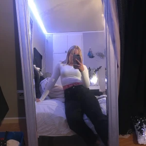 Långärmad tröja  - Den är lite för liten för mig och var även när jag köpte den, så jag har inte använt den. Storlek XS, pris 20kr exlusive frakt🦋✨❤️