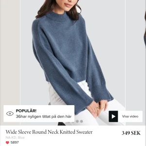 Stickad tröja  - Blå stickad tröja från nakd. Sjukt härligt material och väldigt mysig tröja generellt. Säljer den pga förliten. Har inte hunnit använda den så mycket så den ser ut som ny, blir inte nopprig. Köpt för 349 