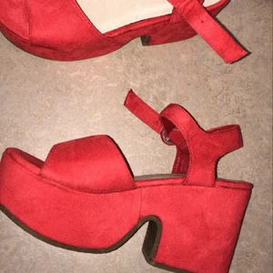 Klackskor - Klackskor storlek 37! Nya och endast testad! Köparen står för fraktkostnaden, 63kr spårbar.