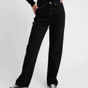  - Säljer mina jeans från weekday i modellen ”Row” då de tyvärr blivit för små 😢 endast använda några få gånger så väldigt bra skick!