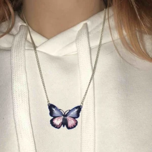  - Fint fjärilsarmband med silverkedja💓🦋