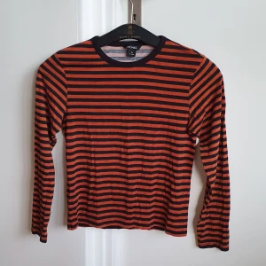  - Långärmad tröja från Monki.