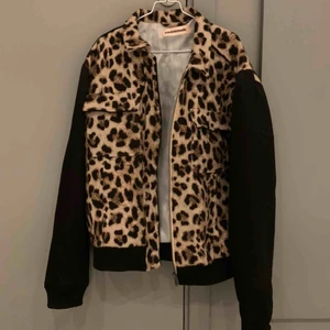 - En jättefin jacka från costummade Möts upp i sthlm Nypris ca 3000