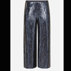  - Odd Molly Fast Lane paljettbyxor i storlek 34. Aldrig använda och har fortfarande etikett kvar.  Ord pris 2295:-   Frakt tillkommer, alternativt om man vill mötas upp✨