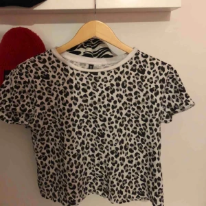  - Tröja från hm, aldrig använd😳💓50kr + frakt