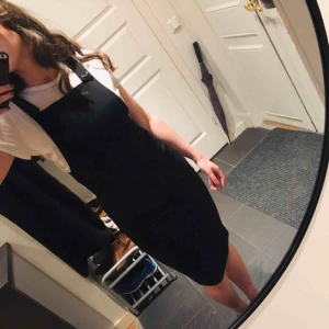  - Superfin tight klänning från Boohoo. 