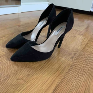  - Klackar från Nelly. 30 kr + frakt. 