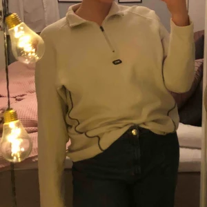  - Intressekoll på min älskade nike tröja köpt på second hand i somras🥰 frakt tillkommer