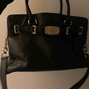  - Michael kors väska. Använd fåtal gånger. 