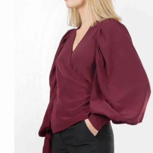  - Superfin blus med puffärm från Soaked. Aldrig använd, endast provat. Frakt på 50kr tillkommer 😃