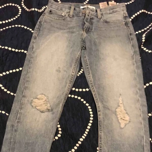  - En tröja gant S till kille och jeans kelvin 24 storleken till teje