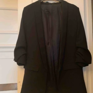  - Supersnygg kavaj från Zara storlek s 