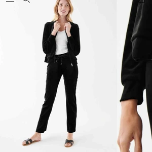  - Köptes för 230 kr säljer för 180 kr som nya i storlek XS! Frakt tillkommer eller mötas upp! 