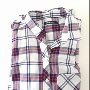  - skjorta från ginatricot, bra skick🌸 str XS/S