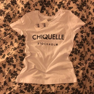  - Aldrig använd med prislapp, vit T-shirt 