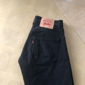  - Ett par sjukt snygga Levis jeans i bra passform!  Priset kan diskuteras