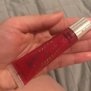  - Flavored läppglans använd tre-fyra gånger