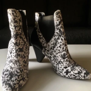  - Stövletter oanvända.