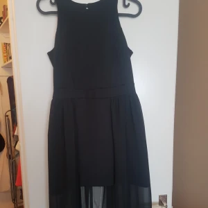  - långklänning Finns i Gävle och Uppsala. Kan även skickas, köparen står för frakt 