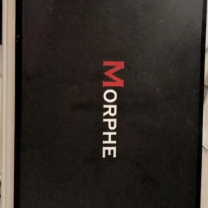  - Morphe 35 Warm palette🌻 Jättefin palett med varma ögonskuggor i🌻 Några av skuggorna är provade🌻  Köparen står för frakten eller mötes upp i Stockholm🌻 