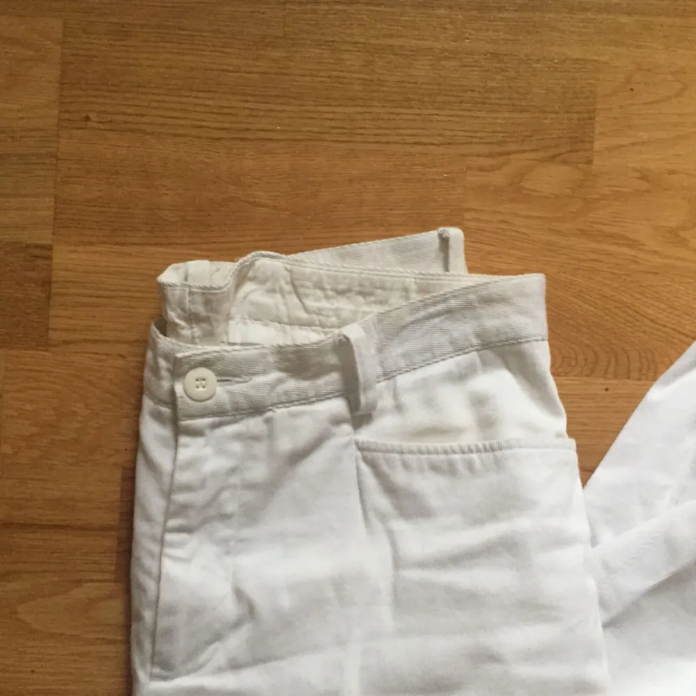 Vita Conwell slacks som jag köpt här på plick men är tyvärr för stora så säljer vidare. Fint begagnat skick från beyond retro💞 Frakt = 55kr. Jeans & Byxor.