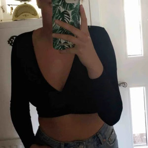  - Svart topp från Gina. Aldrig använd, bara testad