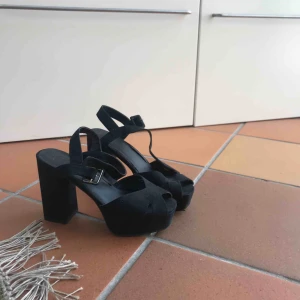  - Snygga klackar från NLY!